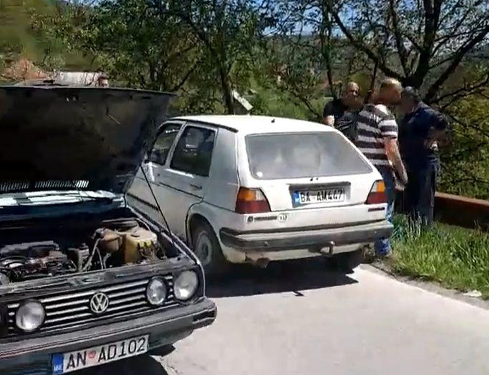 Podrška vladiki Joanikiju i sveštenstvu SPC: Blokada puteva u Crnoj Gori (FOTO/VIDEO)